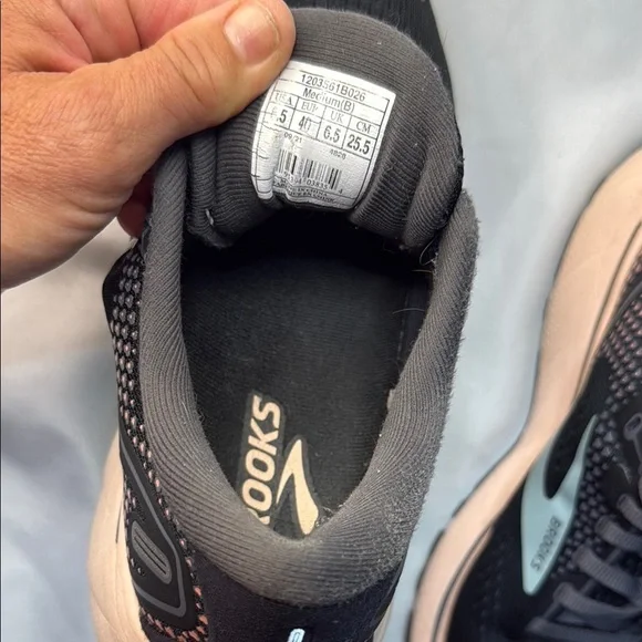 Brooks Ghost 14 Woman’s, size 8.5 Running Sneakers, Black/Pearl/Peach, Preowned - Picture 15 of 15